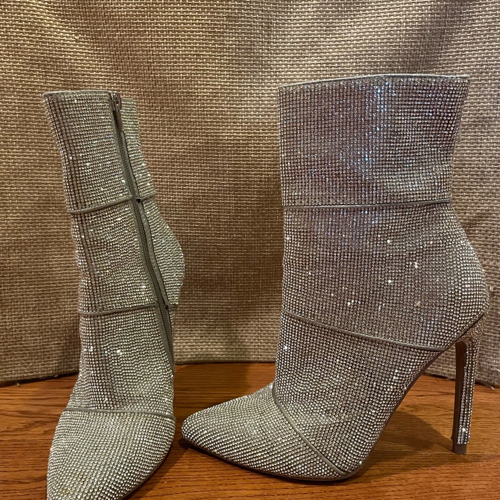 Steve Madden Silver Heeled Boots with Sleek Design size 6